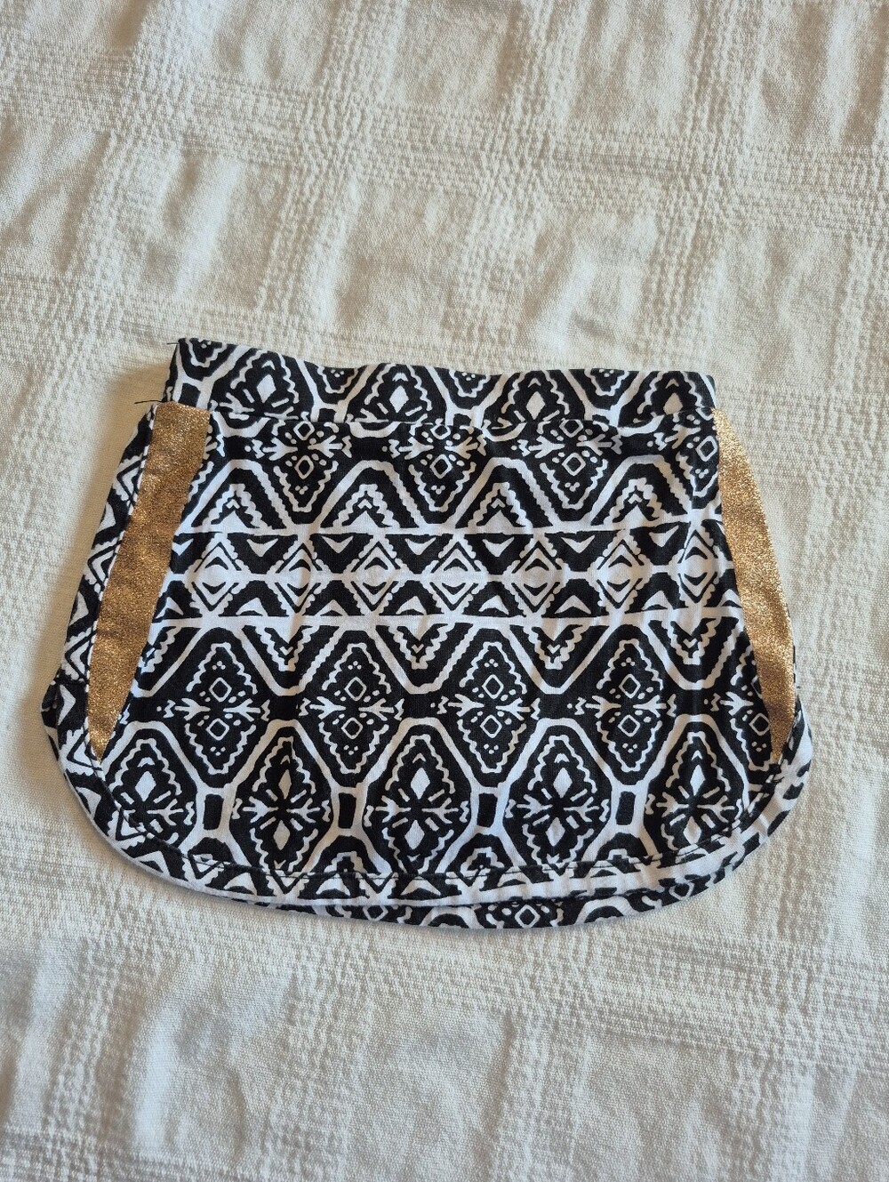 Epic Threads girls size 3T black & white with gold metallic stripe, EUC